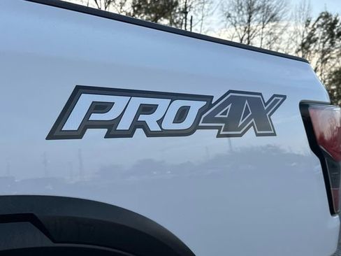 Used 2023 Nissan Titan PRO-4X w/ Pro-4x Convenience Package image 9