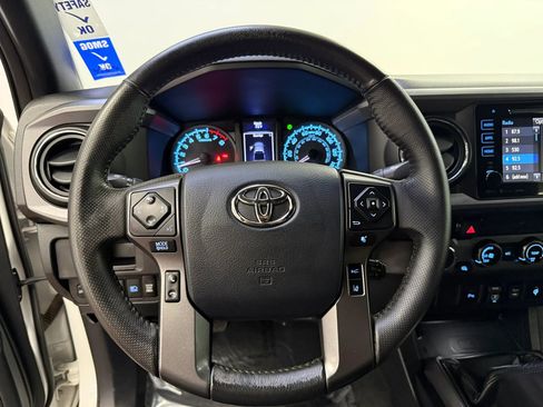 Used 2018 Toyota Tacoma TRD Off-Road w/ Technology Package image 27