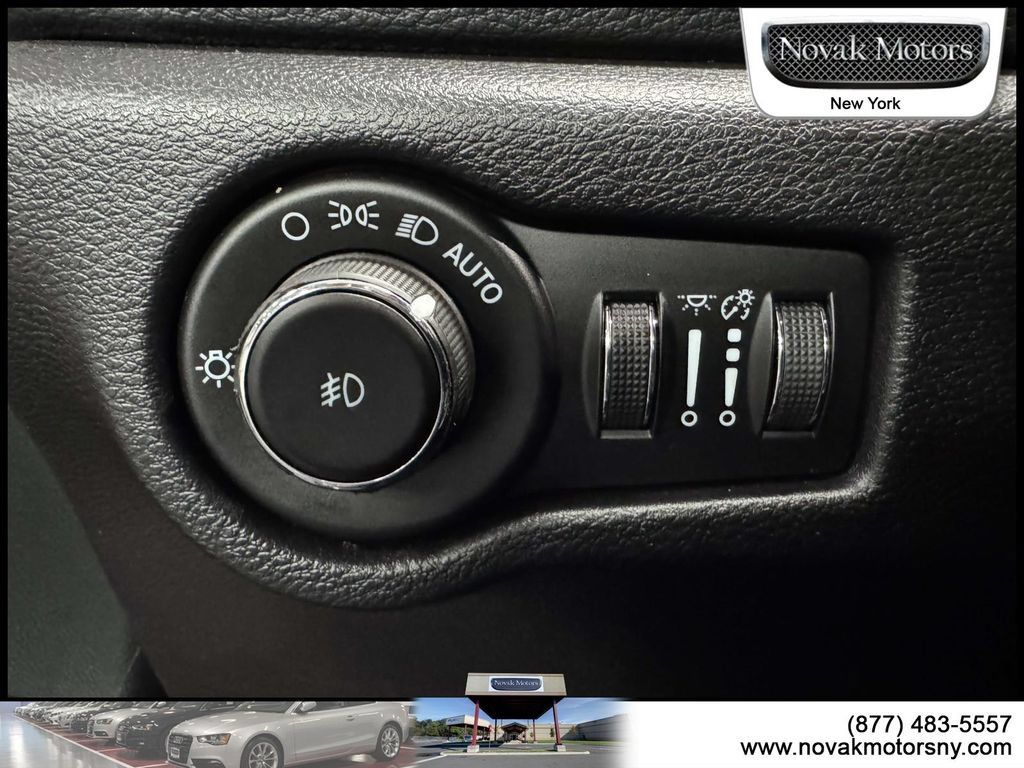 Used 2021 Chrysler Pacifica Touring-L w/ S Appearance Package AWD/4WD image 22