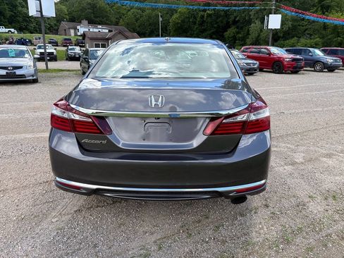 Used 2016 Honda Accord EX image 6