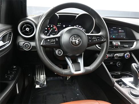 Used 2022 Alfa Romeo Giulia Ti image 19