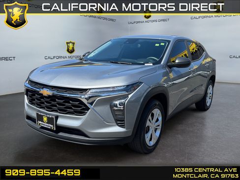 Used 2024 Chevrolet Trax LS w/ Driver Confidence Package FWD image 1
