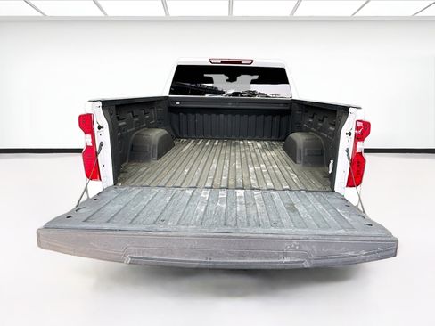 Used 2024 Chevrolet Silverado 1500 Custom Trail Boss w/ LPO, Dark Essentials Package image 17