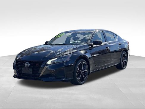 Certified 2023 Nissan Altima 2.5 SR w/ SR Premium Package FWD image 2