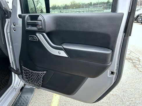 Used 2015 Jeep Wrangler Unlimited Sahara w/ Connectivity Group image 16