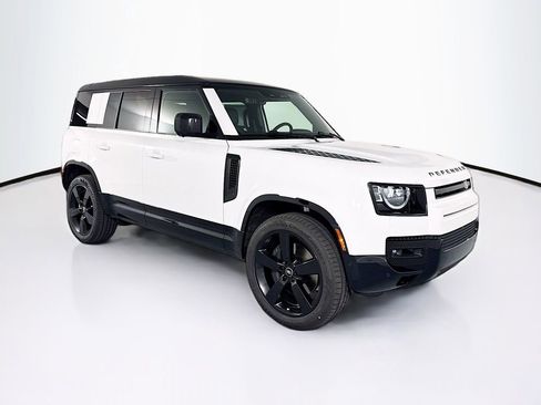 Used 2025 Land Rover Defender 110 X-Dynamic SE image 3