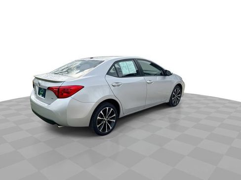Used 2017 Toyota Corolla SE w/ SE Premium Package FWD image 9