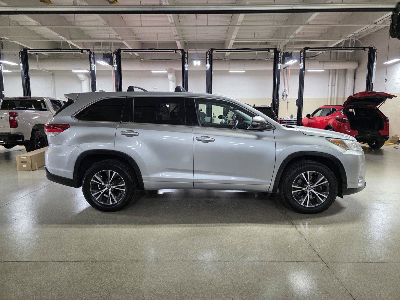Used 2017 Toyota Highlander Plus FWD image 8