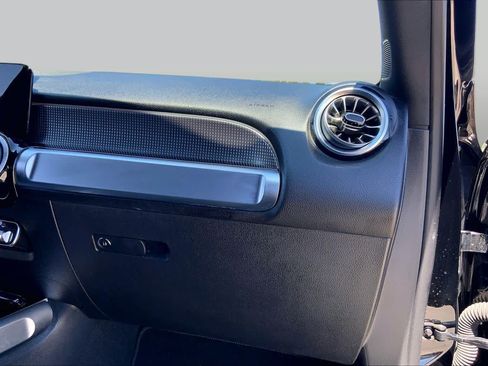 Used 2023 Mercedes-Benz GLB 250 image 18