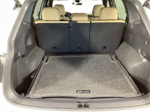 Used 2024 Volkswagen Tiguan SE w/ Panoramic Sunroof Package AWD/4WD image 12