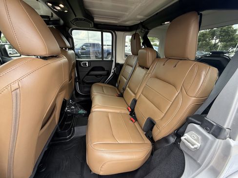 Used 2021 Jeep Wrangler Unlimited Sahara AWD/4WD image 28