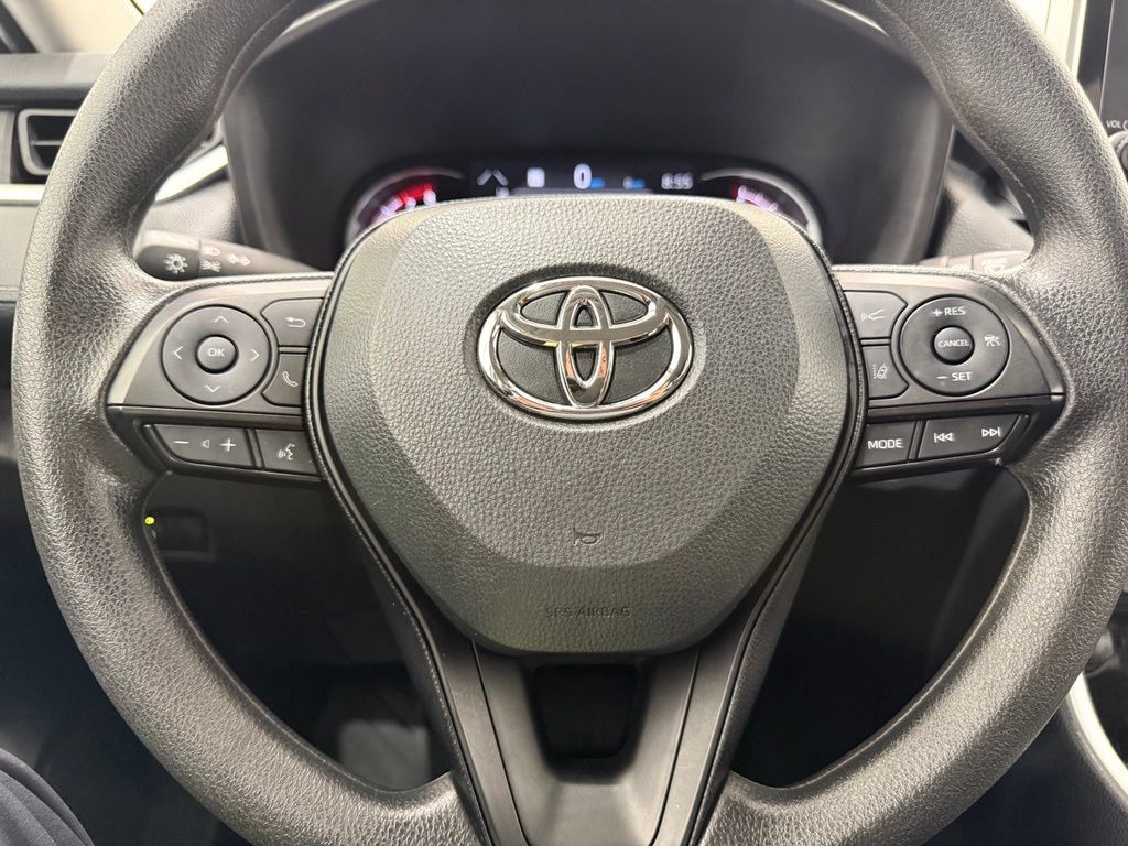 Used 2025 Toyota RAV4 XLE FWD image 40