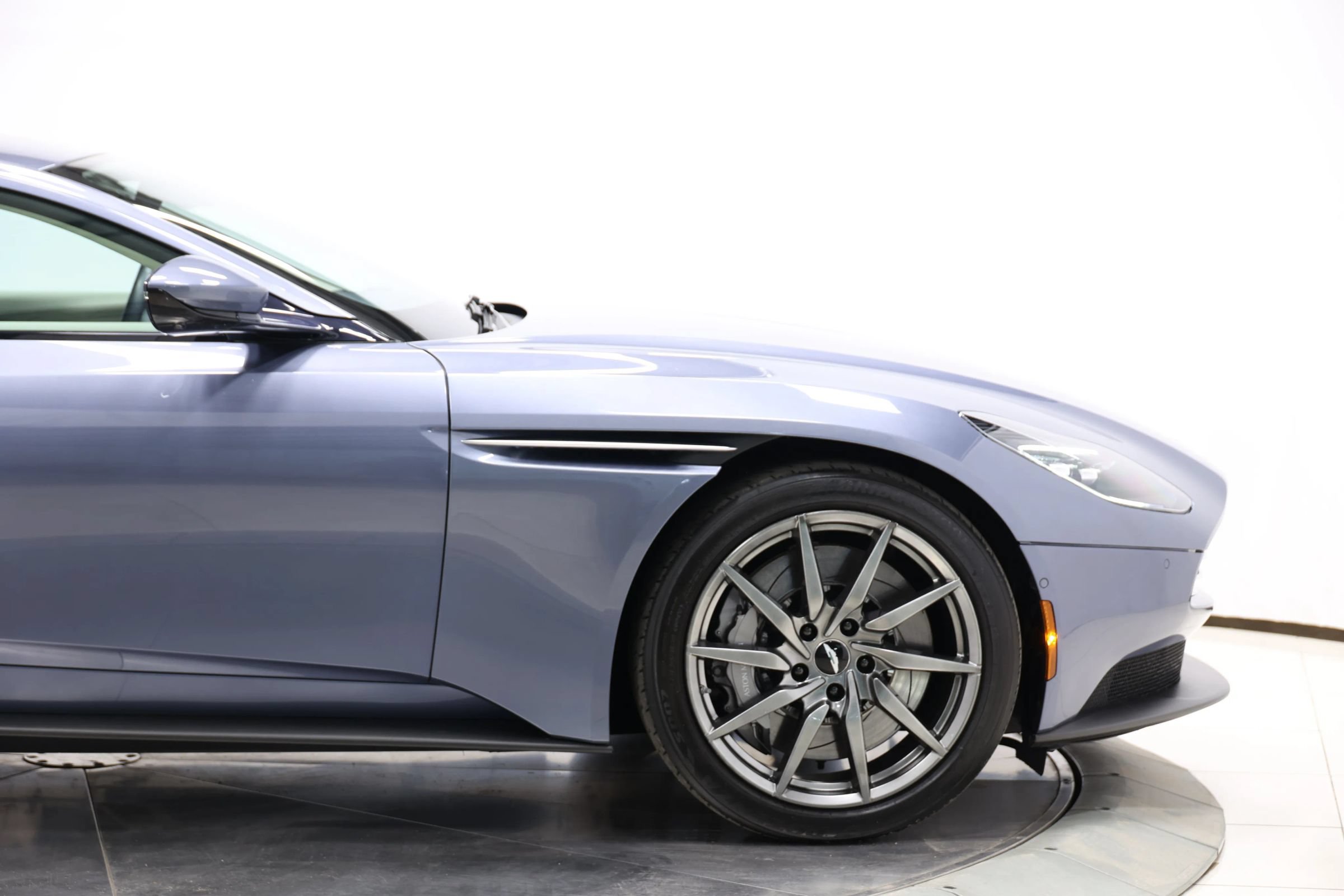 Used 2019 Aston Martin DB11 Coupe RWD image 67