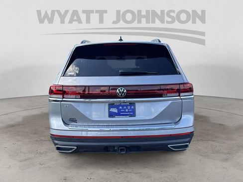 Used 2024 Volkswagen Atlas SE w/ Panoramic Sunroof Package image 4