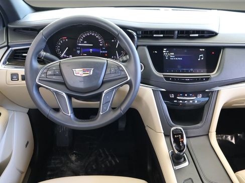 Used 2018 Cadillac XT5 FWD image 15