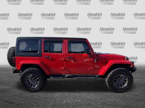 Used 2016 Jeep Wrangler Unlimited Sahara w/ Connectivity Group AWD/4WD image 11