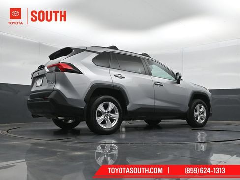 Used 2021 Toyota RAV4 XLE AWD/4WD image 35