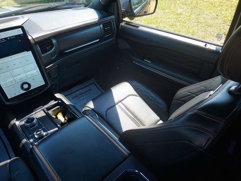 Used 2022 Ford Expedition Platinum AWD/4WD image 11