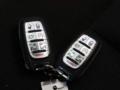 Used 2024 Chrysler Voyager LX image 30