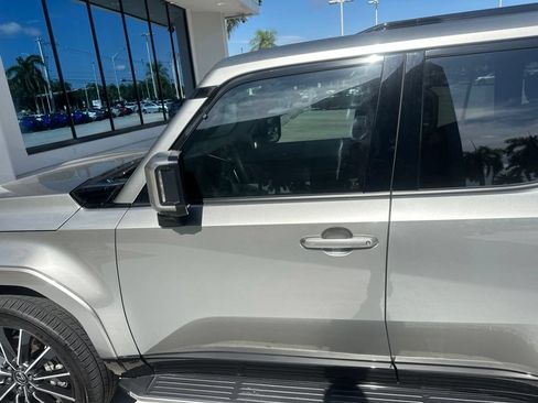 Used 2025 Lexus GX 550 w/ Cold Area Package AWD/4WD image 7