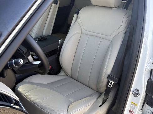 Used 2017 Land Rover Discovery HSE image 6