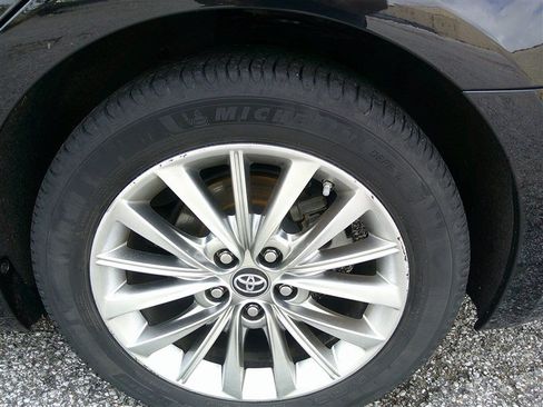 Used 2016 Toyota Avalon Limited w/ Toyota Safety Sense Package FWD image 22