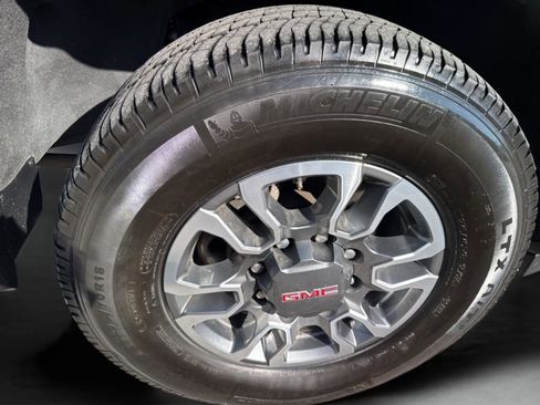 Used 2024 GMC Sierra 2500 SLT w/ SLT Premium Package image 25