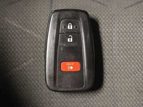 Used 2020 Toyota RAV4 XLE AWD/4WD image 32