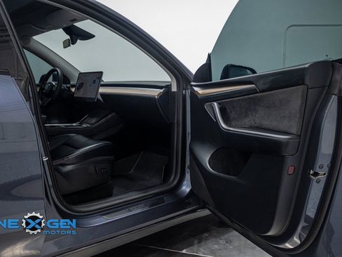 Used 2023 Tesla Model Y Performance image 34