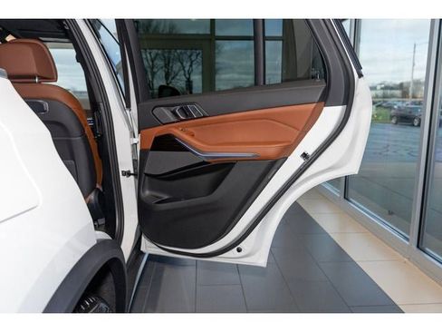 New 2026 BMW X5 xDrive50e image 68