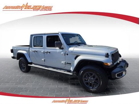 Used 2024 Jeep Gladiator Sport AWD/4WD image 1