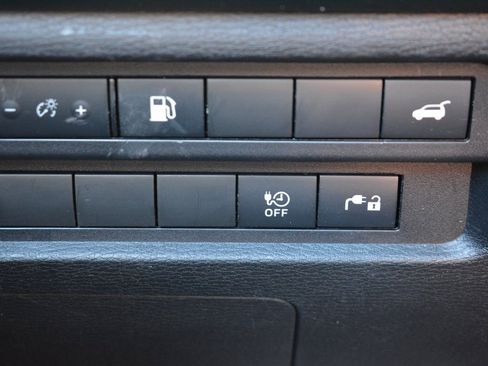 Used 2023 Mitsubishi Outlander SE image 19