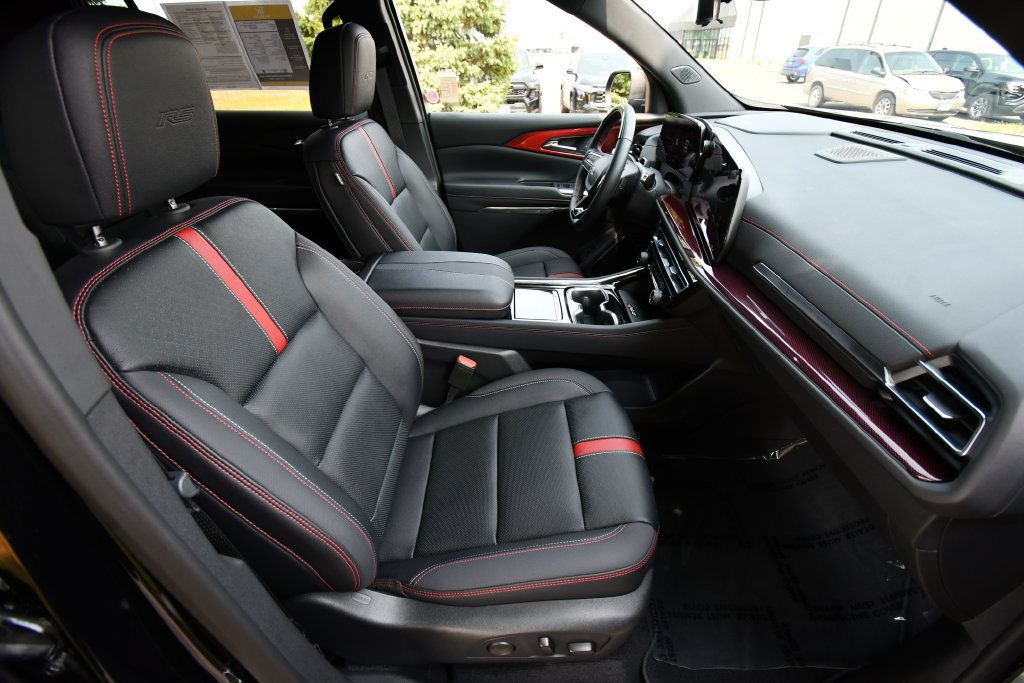 Used 2025 Chevrolet Traverse RS w/ LPO, Floor Liner Package AWD/4WD image 22