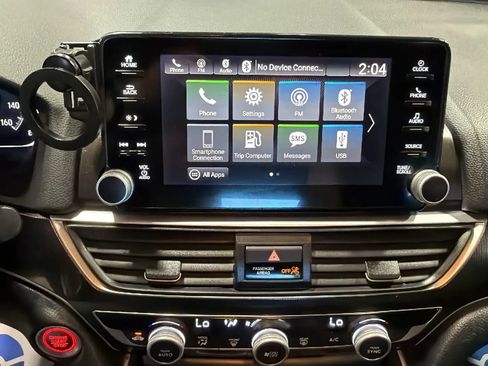 Used 2018 Honda Accord Sport image 19