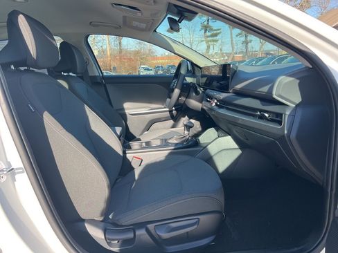 New 2025 Kia K4 LXS image 15