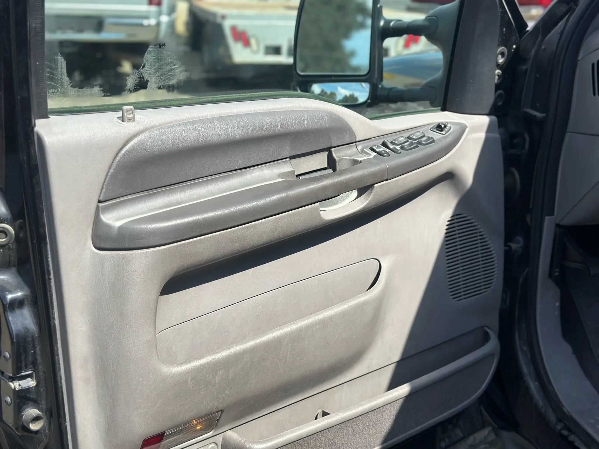 Used 2001 Ford Excursion XLT AWD/4WD image 11