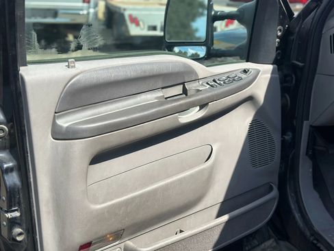 Used 2001 Ford Excursion XLT image 11