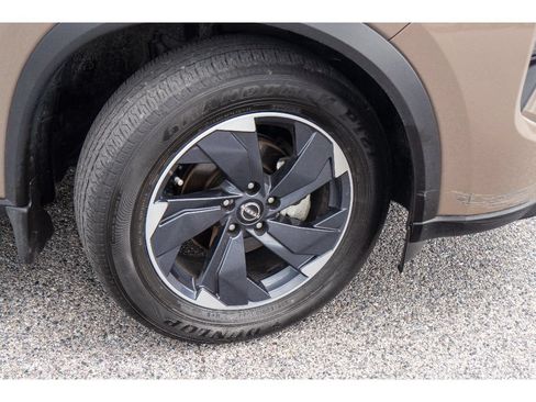 Used 2024 Nissan Rogue SV w/ SV Premium Package AWD/4WD image 30