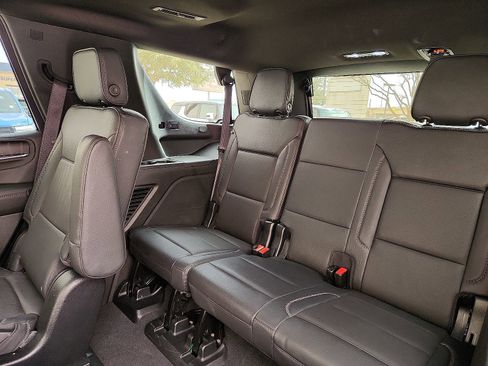 Used 2023 GMC Yukon Denali w/ Denali Reserve Package image 9