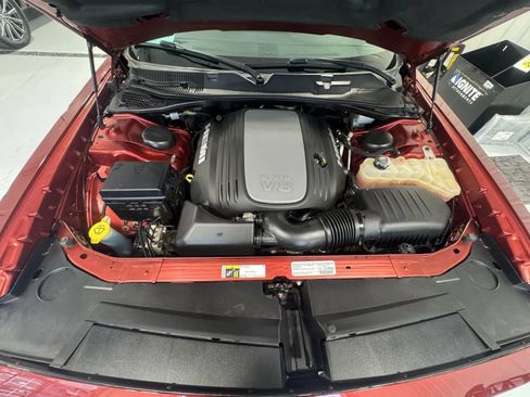 Used 2014 Dodge Challenger R/T RWD image 31