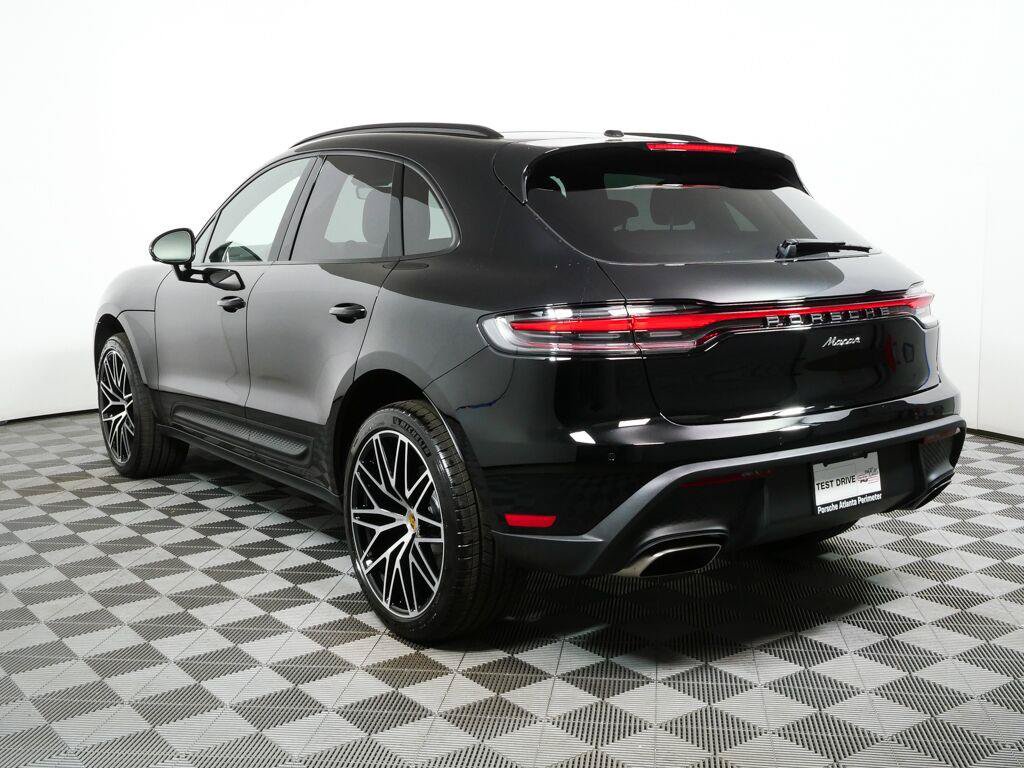 Certified 2026 Porsche Macan AWD/4WD image 3
