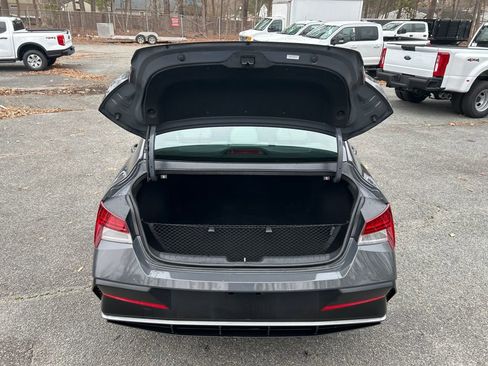 Certified 2025 Hyundai Elantra Limited image 30