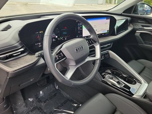 Certified 2025 Audi Q5 Premium Plus w/ Premium Plus AWD/4WD image 17