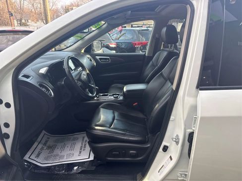 Used 2017 Nissan Pathfinder Platinum w/ Cargo Package image 9