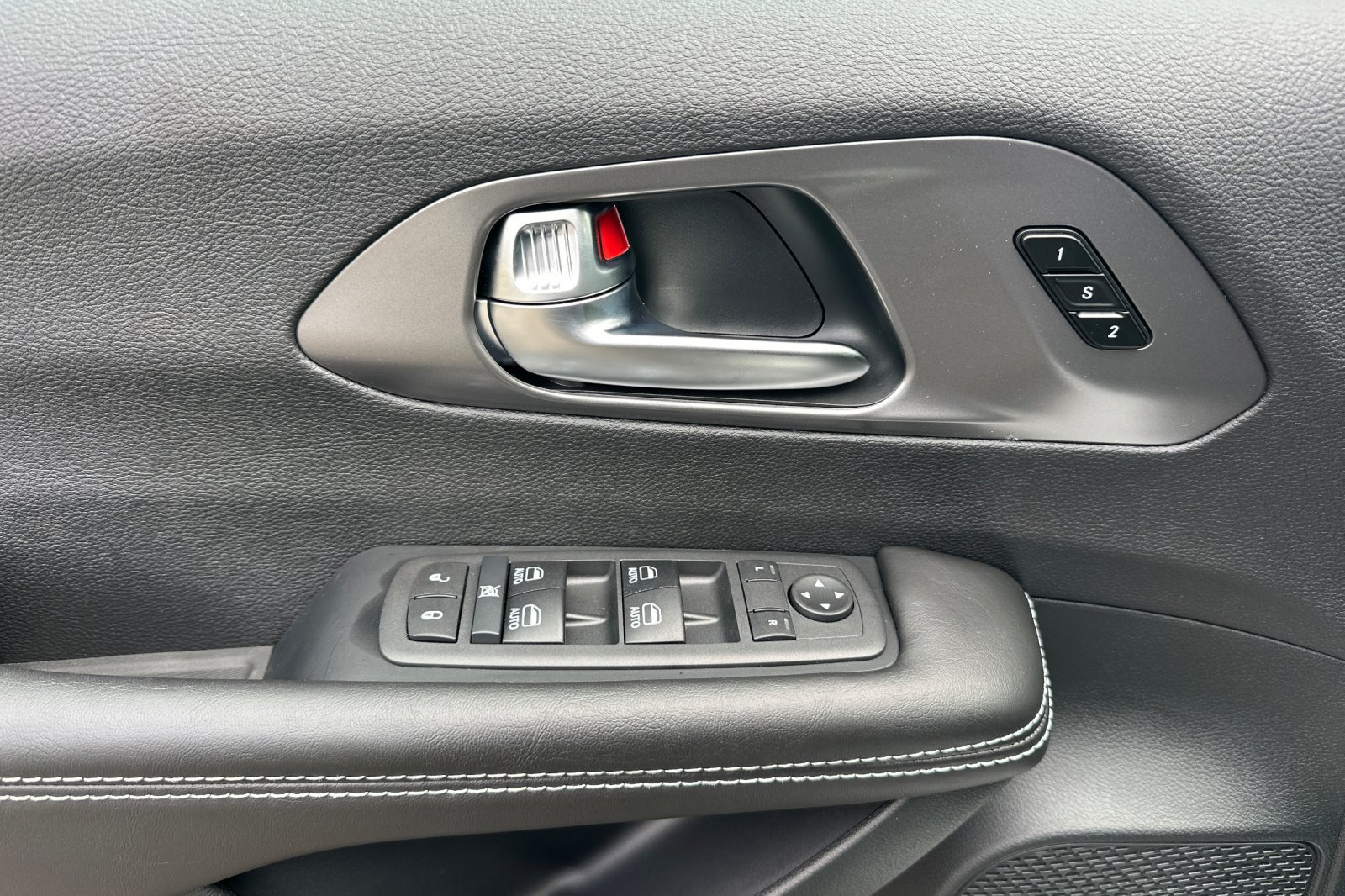 New 2026 Chrysler Pacifica Select FWD image 10