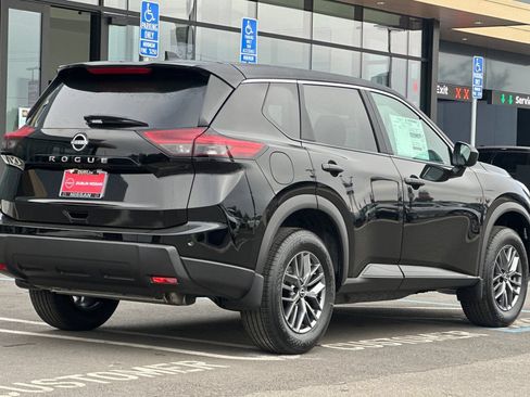 Used 2026 Nissan Rogue S FWD image 4