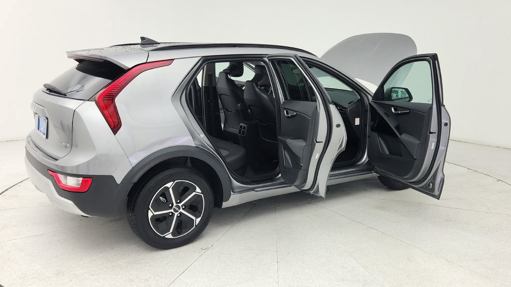 Used 2024 Kia Niro EX w/ EX Cold Weather Package FWD image 12