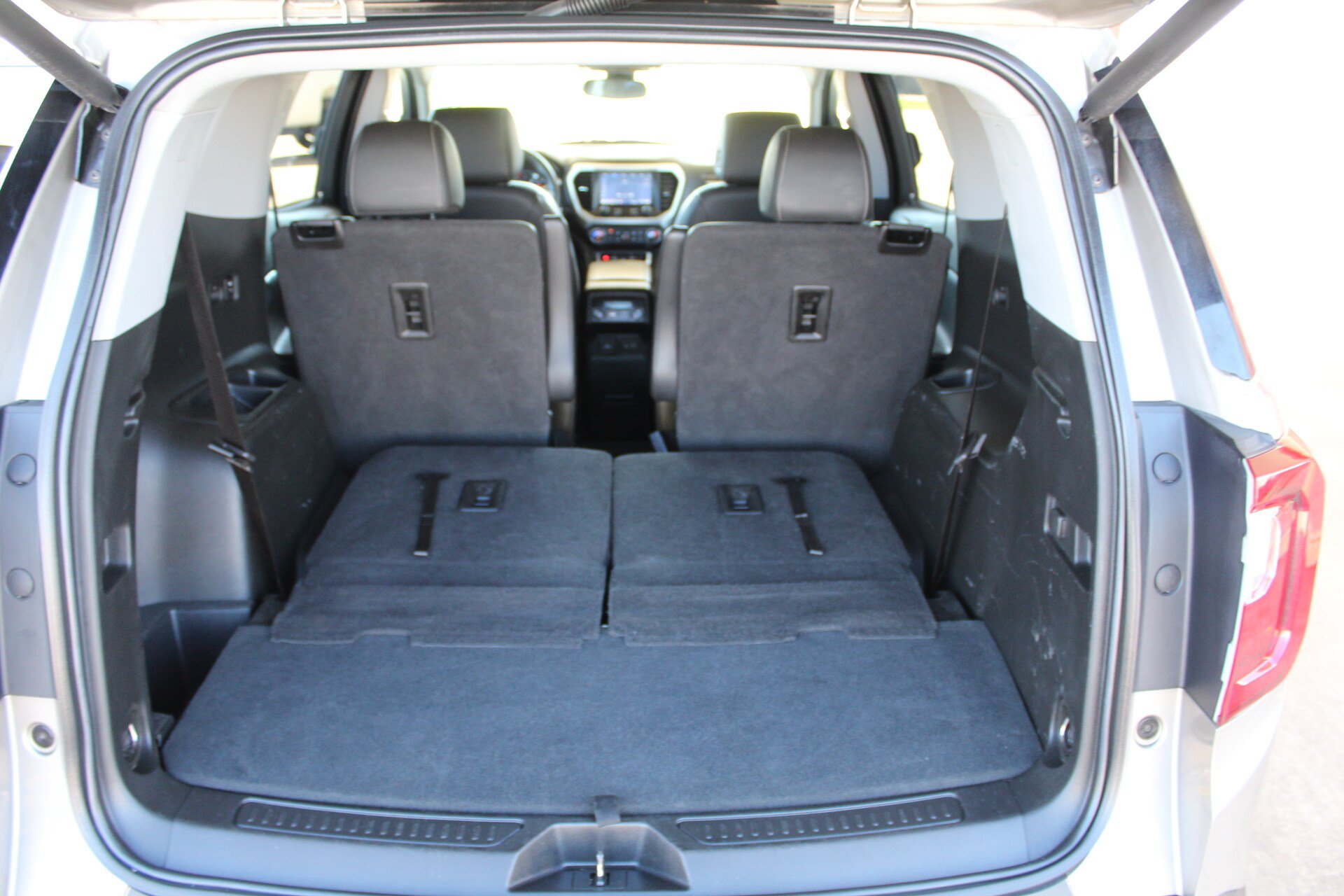 Used 2023 GMC Acadia SLT FWD image 24