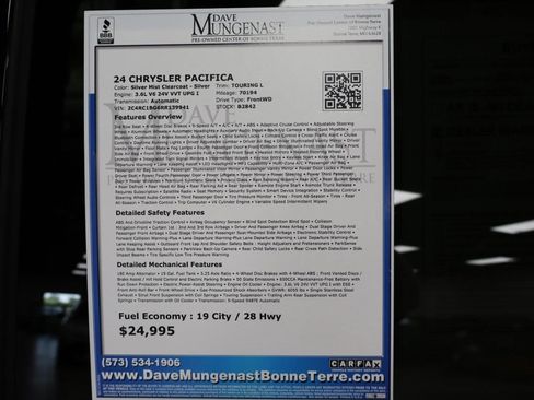 Used 2024 Chrysler Pacifica Touring-L FWD image 30