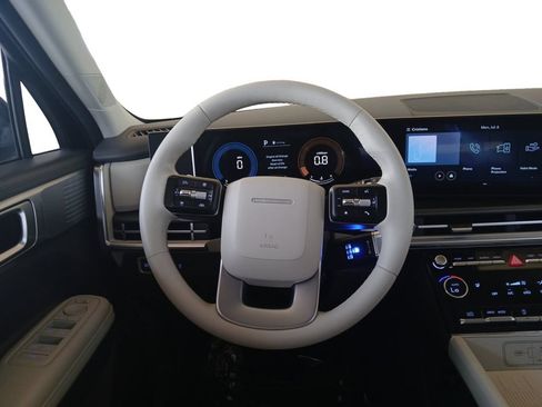 Used 2025 Hyundai Santa Fe SEL FWD image 12
